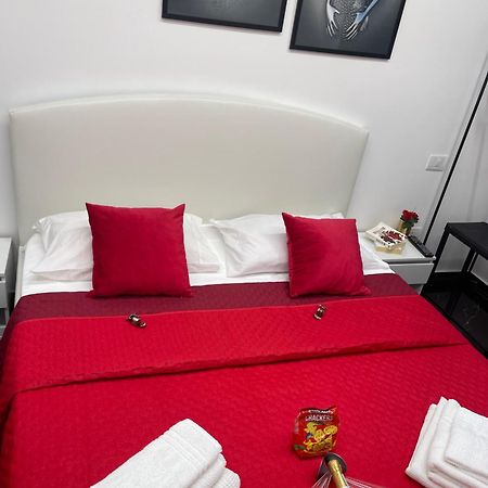 מלון Lux House Naples Airport מראה חיצוני תמונה