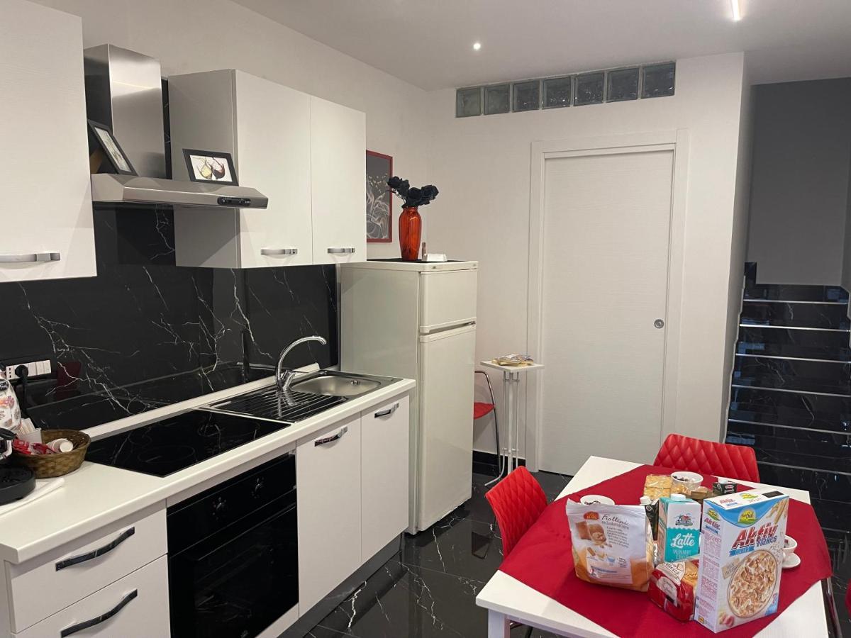 מלון Lux House Naples Airport מראה חיצוני תמונה