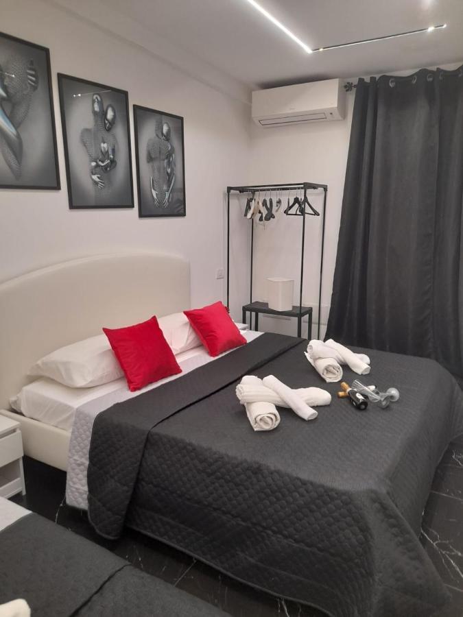 מלון Lux House Naples Airport מראה חיצוני תמונה