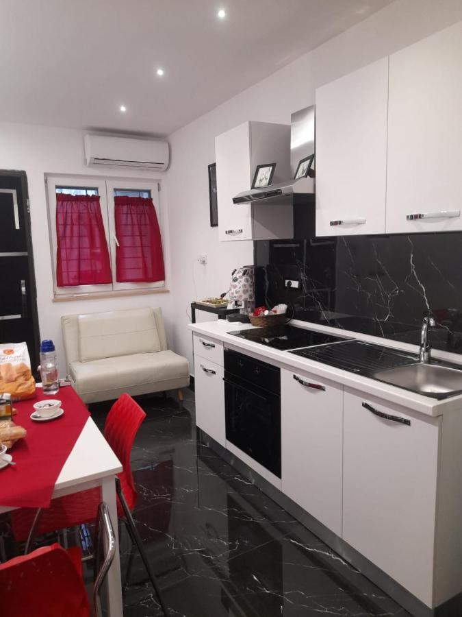 מלון Lux House Naples Airport מראה חיצוני תמונה