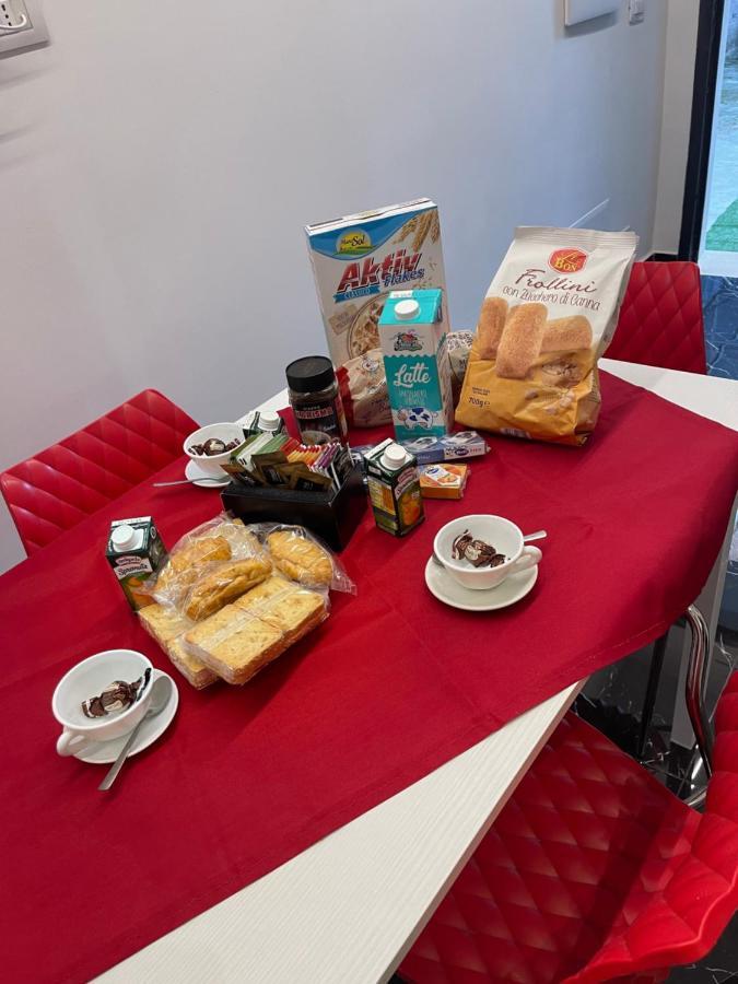 מלון Lux House Naples Airport מראה חיצוני תמונה