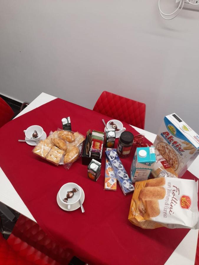 מלון Lux House Naples Airport מראה חיצוני תמונה