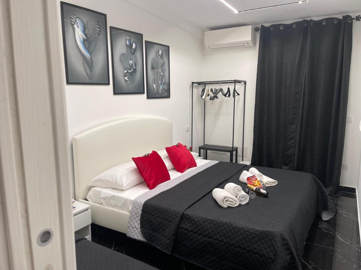 מלון Lux House Naples Airport מראה חיצוני תמונה