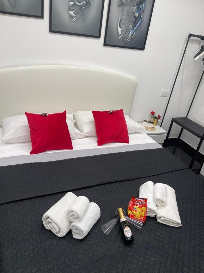 מלון Lux House Naples Airport מראה חיצוני תמונה