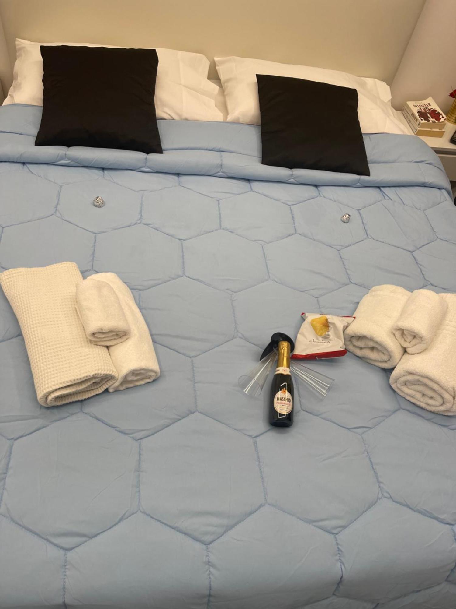 מלון Lux House Naples Airport מראה חיצוני תמונה