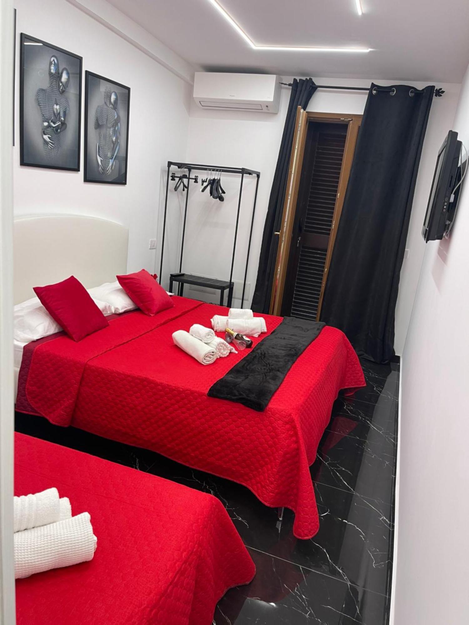 מלון Lux House Naples Airport מראה חיצוני תמונה
