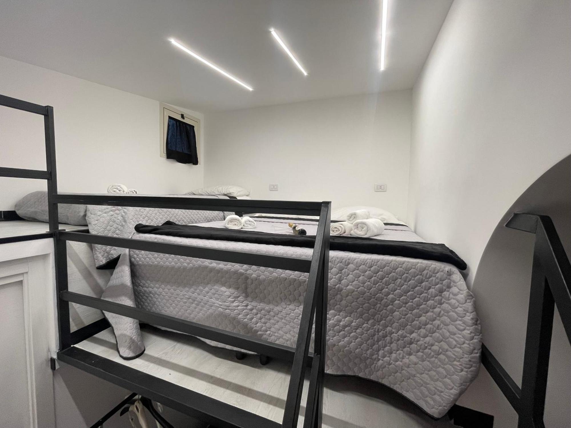מלון Lux House Naples Airport מראה חיצוני תמונה