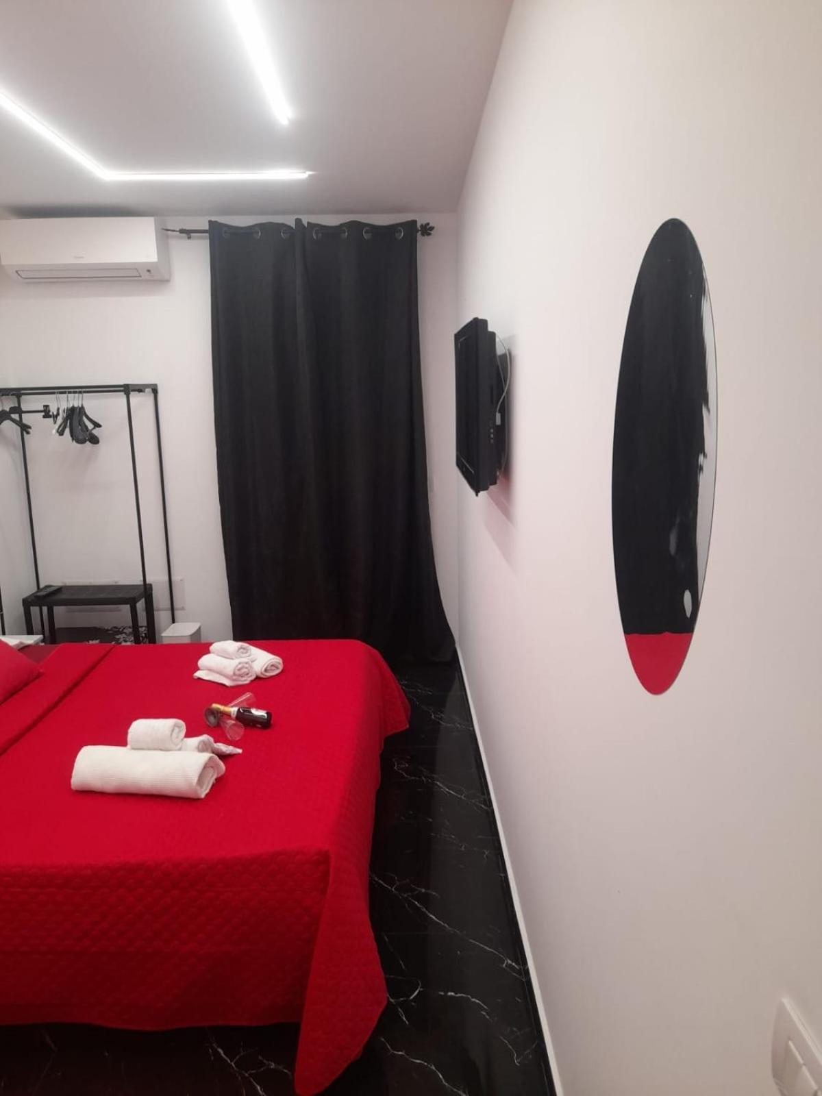 מלון Lux House Naples Airport מראה חיצוני תמונה