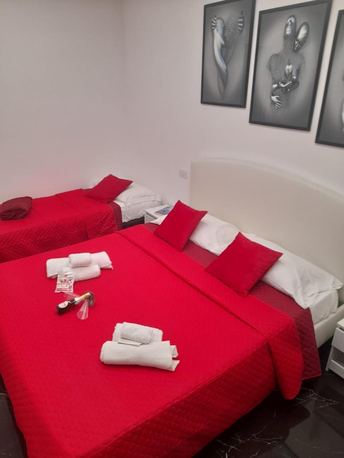 מלון Lux House Naples Airport מראה חיצוני תמונה