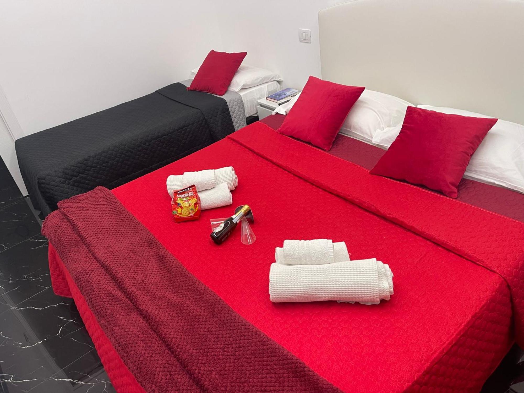 מלון Lux House Naples Airport מראה חיצוני תמונה