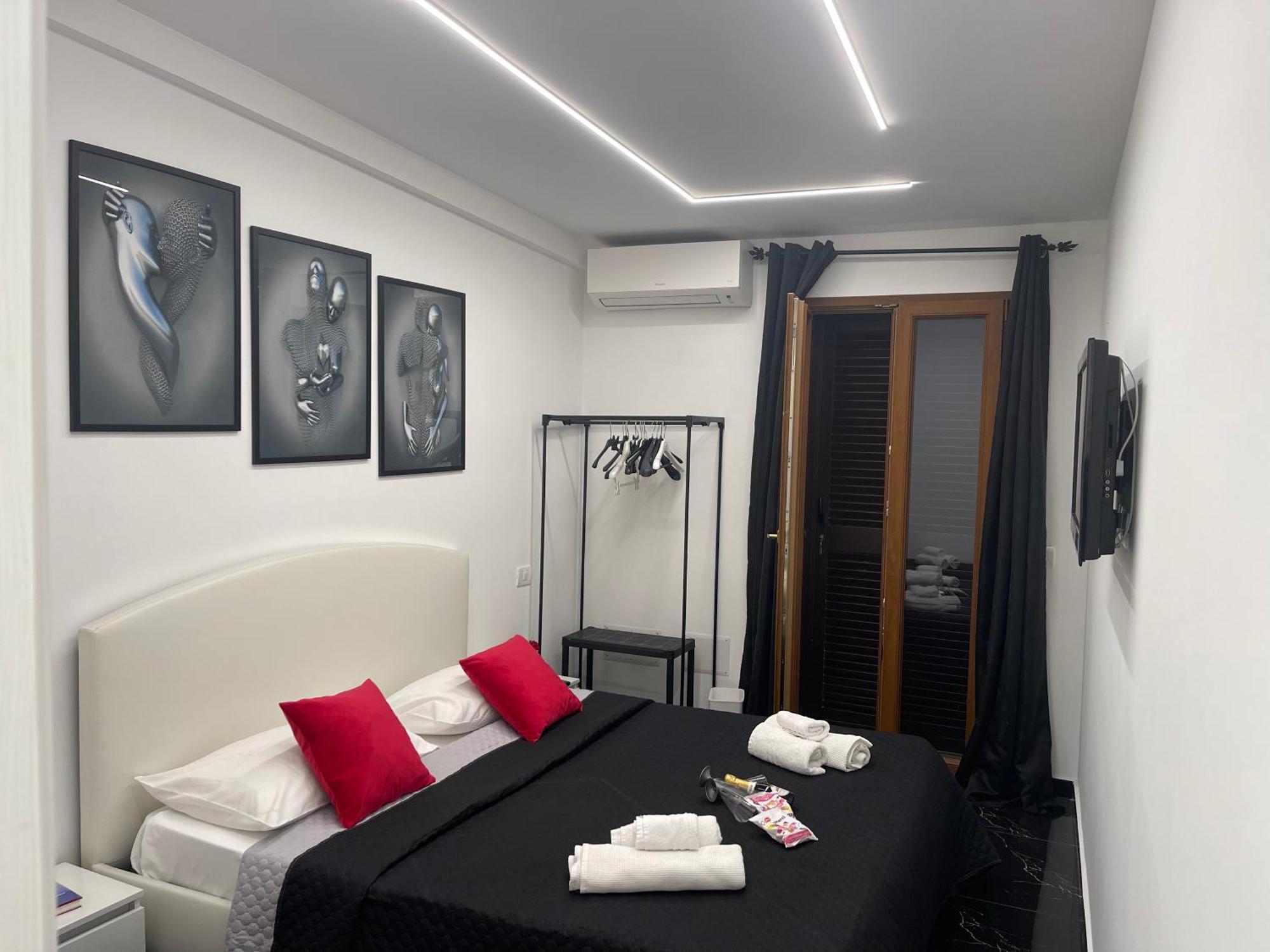 מלון Lux House Naples Airport מראה חיצוני תמונה