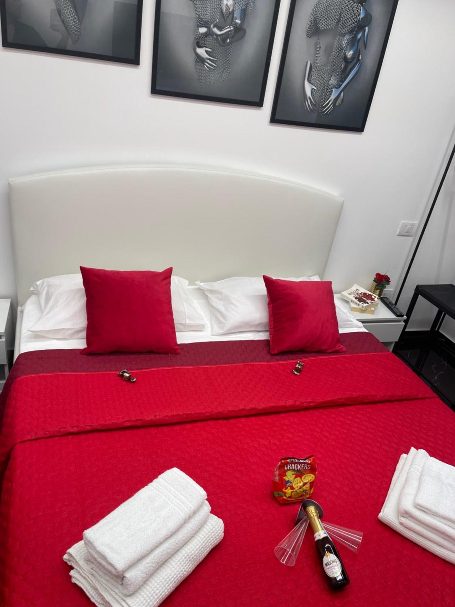 מלון Lux House Naples Airport מראה חיצוני תמונה