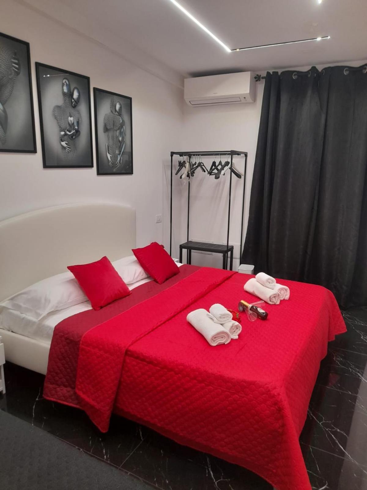 מלון Lux House Naples Airport מראה חיצוני תמונה